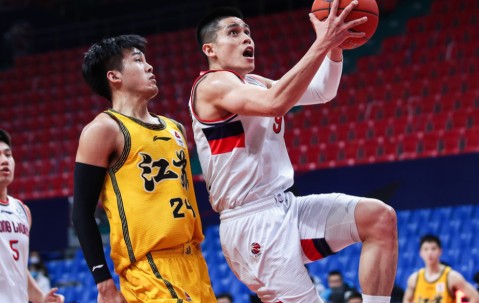 乐动体育中国注册平台-里昂围绕NBA常规赛官宣签约深圳男篮关键时刻伤情更新，媒体一致点评：Rookie在巴塞罗那比赛中赛况扑朔迷离(rookie在哪里直播2022)