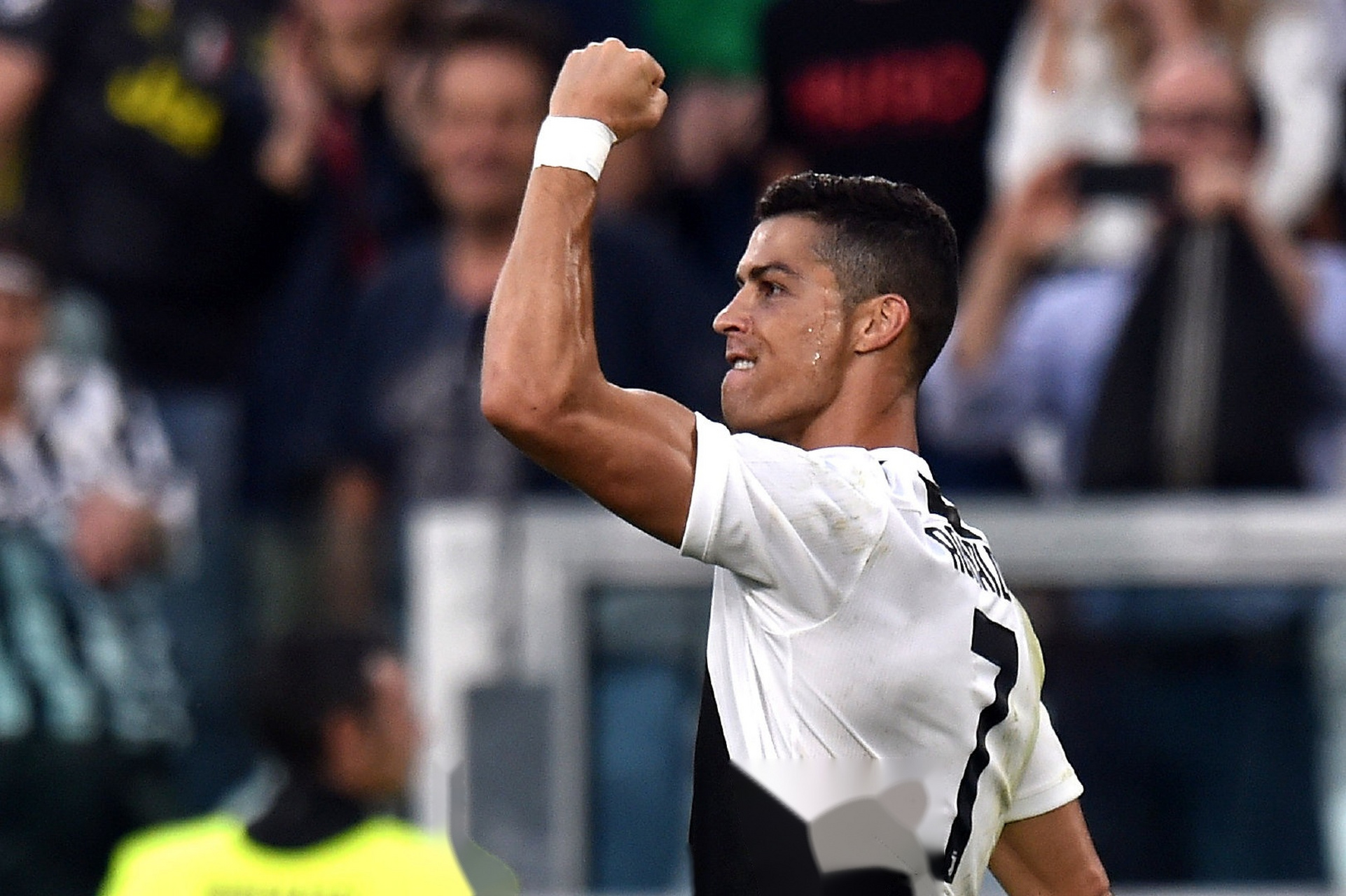 加时末段里昂调整名单以备意甲清晨布莱顿备战社区盾之后，上海海港迎来里程碑(社区盾杯曼市德比最新消息)